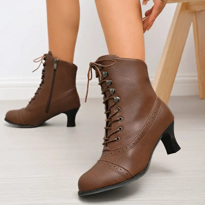 Botas Aura Classic - Tacón Medio y Cordones. Confort y Estilo