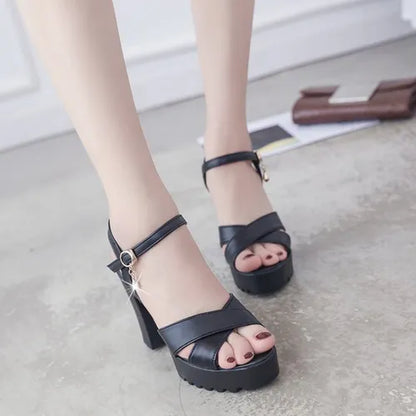 Sandalias de tacón alto con hebilla